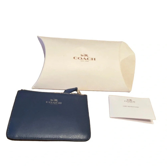 Coach mini skinny ID case, new in the box. - Picture 1 of 4